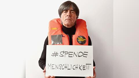 Jogi L&ouml;w macht sich f&uuml;r Seenotrettung stark.