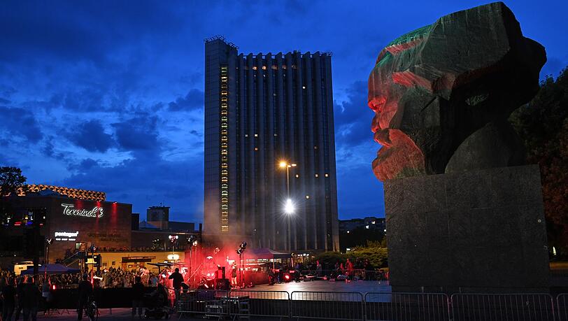 Blick auf das Congress Hotel unweit des Karl-Marx-Monuments in Chemnitz (Archivbild) Blick auf das Congress Hotel unweit des Karl-Marx-Monuments in Chemnitz (Archivbild)