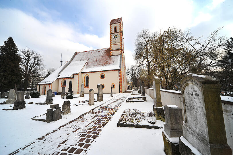 Hier war Papst Benedikt XVI. mal Aushilfskaplan, weiß Heinz Leucht: Die St. Martinskirche gehört zum alten Dorfkern.