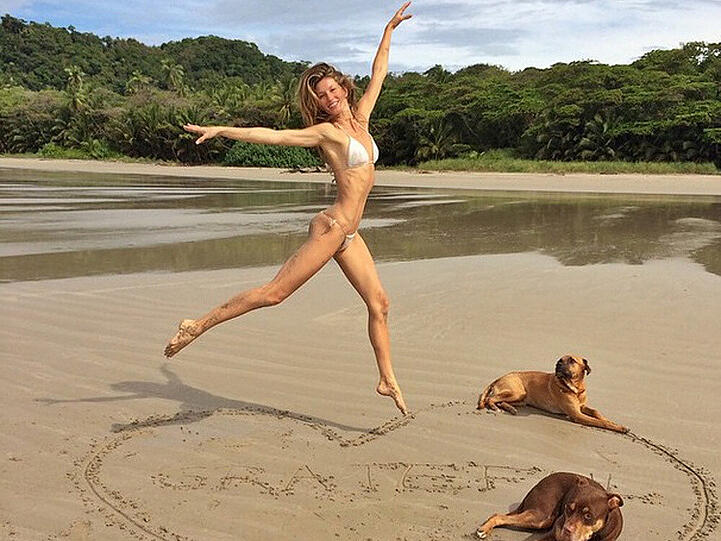 Sommer, Strand und Sonne: Gisele Bündchen hat eine gute Zeit unter freiem Himmel. Doch Vorsicht, hierfür ist Sonnenschutz angesagt!