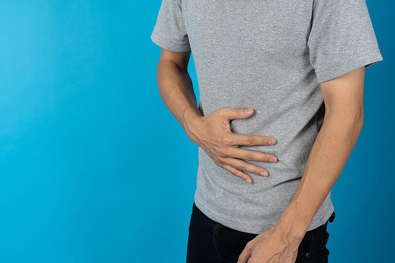 Menschen, die häufig an Reflux, Sodbrennen oder anderen Magenbeschwerden leiden, sollten bei dunkler Schokolade zurückhaltend sein. Durch den hohen Kakaoanteil kann sie den Magen reizen und Beschwerden verstärken. Hier sind mildere Varianten eher zu empfehlen - und der bewusste Verzicht am späten Abend kann zur erholsamen Nachtruhe beitragen. Menschen, die häufig an Reflux, Sodbrennen oder anderen Magenbeschwerden leiden, sollten bei dunkler Schokolade zurückhaltend sein. Durch den hohen Kakaoanteil kann sie den Magen reizen und Beschwerden verstärken. Hier sind mildere Varianten eher zu empfehlen - und der bewusste Verzicht am späten Abend kann zur erholsamen Nachtruhe beitragen.