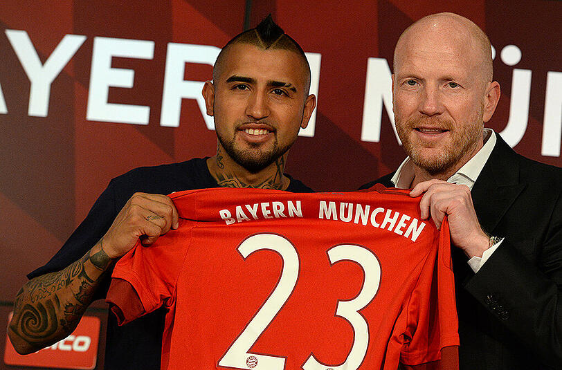 Der "Krieger" ist da: Arturo Vidal hat beim FC Bayern München einen Vierjahresvertrag unterschrieben. Klicken Sie sich durch die Bilderstrecke von Vidals ersten Tagen in München.