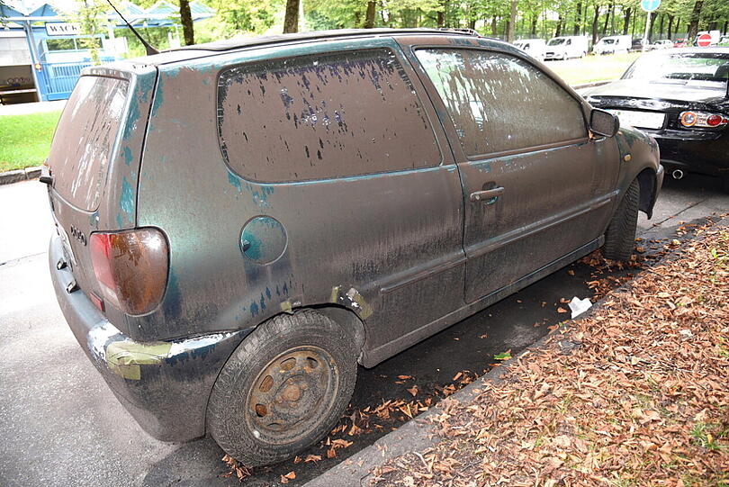 Kein schöner Anblick: Die heruntergekommenen Autos.