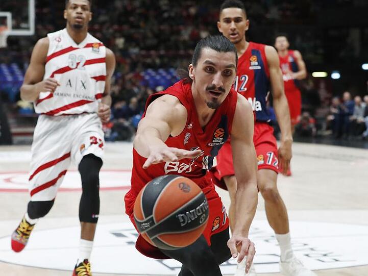 Die Basketballer des FC Bayern München um Nihad Dedovic (M.) setzten sich gegen Mailand durch.