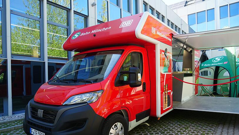 Der fahrende S-Bahn-Simulator Rosi (innen verbaut) tourt durch die Region München.