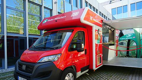 Der fahrende S-Bahn-Simulator Rosi (innen verbaut) tourt durch die Region München.