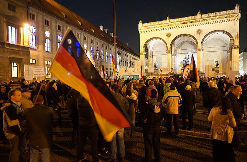 Anhänger der Pegida-Bewegung an der Feldherrnhalle.