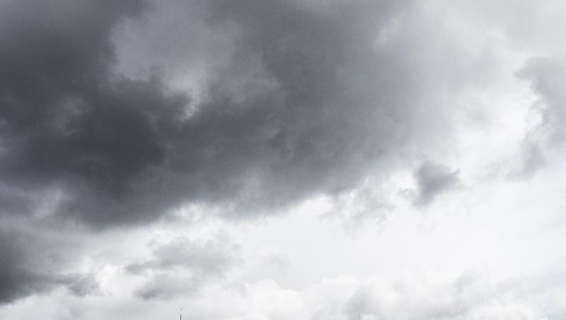 Der Abstieg droht: Dunkle Wolken hängen über der Schalker Arena.