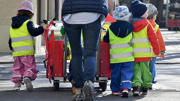 "Es ist aktuell schwer, Personal in fast allen Berufsgruppen zu finden", sagt eine Caritas-Sprecherin der AZ. Das gilt insbesondere für Kitas und Kindergärten. (Symbolbild)
