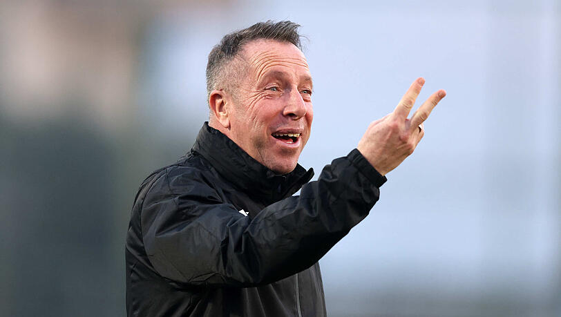 Trainer Markus Kauczinski geht das Trainingslager des TSV 1860 mit bester Laune an.