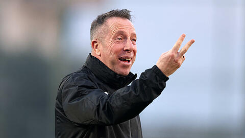 Trainer Markus Kauczinski geht das Trainingslager des TSV 1860 mit bester Laune an.