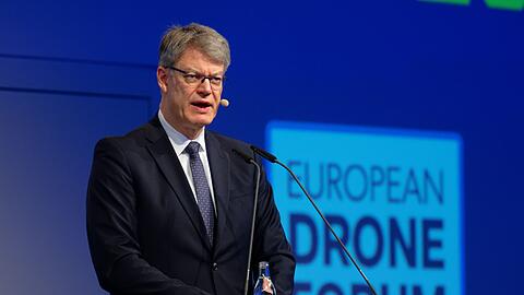 Bundesverkehrsminister Patrick Schnieder (CDU) m&ouml;chte bald einen Gesetzentwurf zum Drohneneinsatz vorlegen.