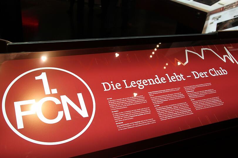 Die Legende lebt. Das verkörpert auch der "Pulssschlag" des FCN direkt am Eingang.