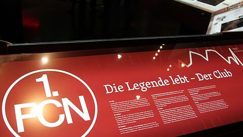 Die Legende lebt. Das verkörpert auch der "Pulssschlag" des FCN direkt am Eingang.