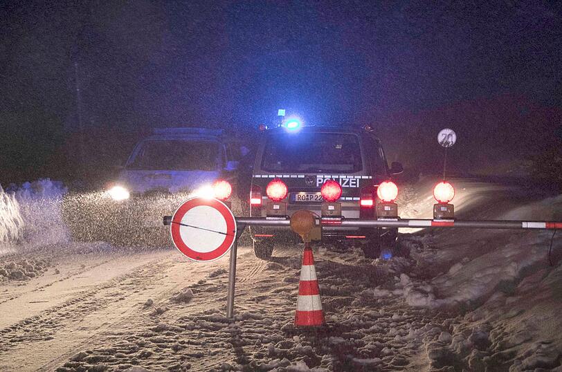 Trotz der Sperrung war die Frau auf der Straße aus Winklmoos kommend in Richtung Seegatterl unterwegs.