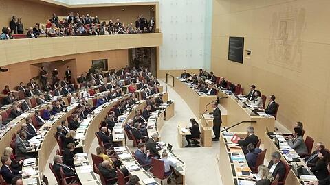 Der Plenarsaal des Bayerischen Landtags. Foto: Jennifer Weese/dpa/Archivbild