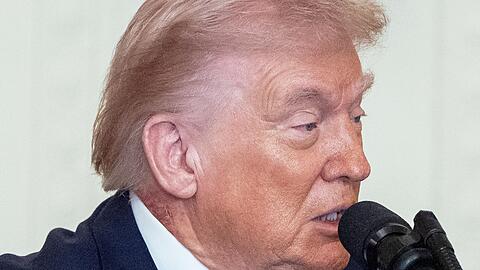 Eine Stelle an Trumps Hals hat eine Welle von Spekulationen &uuml;ber die Gesundheit des Pr&auml;sidenten ausgel&ouml;st.