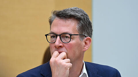 Markus Blume hat sich mit zwei Dozenten an der Universit&auml;t Bayreuth besch&auml;ftigt: dem AfD-Landtagsvizepr&auml;sidenten aus Sachsen-Anhalt, Hans-Thomas Tillschneider, und dem &Ouml;konomen Thorsten Polleit, Chef einer rechtslibert&auml;ren Denkfabrik.