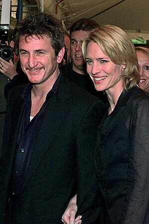 Einstiges Glamour-Paar: Von ihrem Ehemann Sean Penn ist die bloden Schauspielerin erst seit einem Jahr rechtskräftig geschieden.
