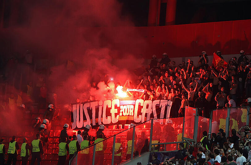 Berüchtigt, gefürchtet, heiß: die Fans von Olympiakos Piräus.