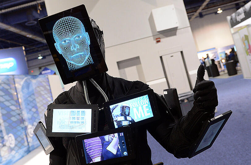 Der Mensch als Tablet - ein Marketing-Gag auf der aktuell laufenden "Consumer Electronics Show" (CES) in Las Vegas. Tatsächlich werden die digitalen Hinterlassenschaften eines jeden Einzelnen immer mehr.