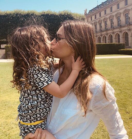 Verliebt in Paris: Jessica Biel mit Sohn Silas