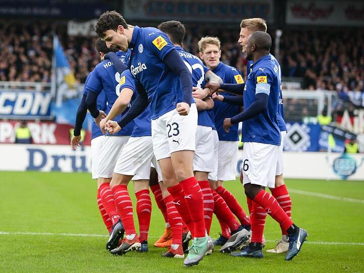 Holstein Kiel hält nach dem Erfolg über den HSV Anschluss an die Aufstiegsplätze.
