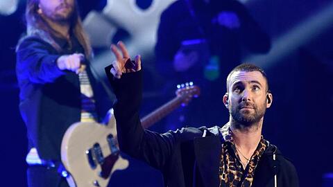 Sänger Adam Levine mit seiner Band Maroon 5 bei den 2018 iHeartRadio Music Awards.