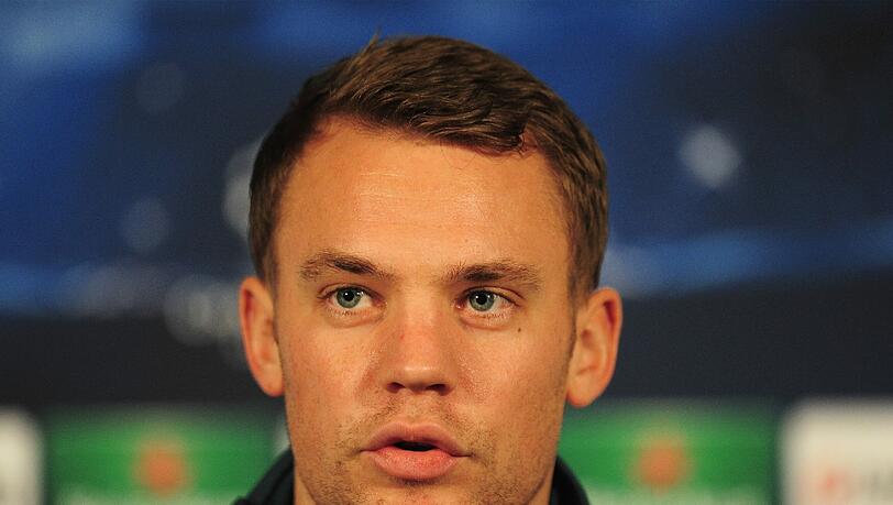 Manuel Neuer stellt sich den Fragen der internationalen Presse. Manuel Neuer stellt sich den Fragen der internationalen Presse.