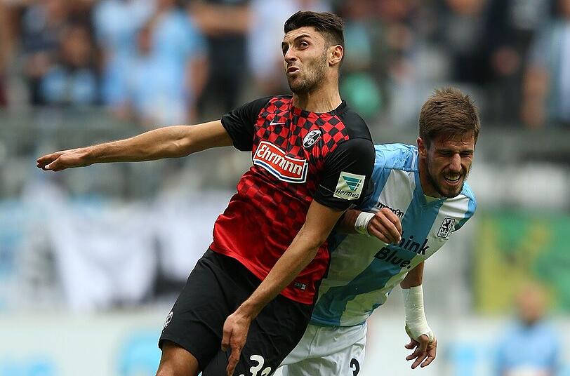 Zweikampf-Siege im Duell mit 1860-Abräumer Milos Degenek: Freiburgs Vincenzo Grifo.