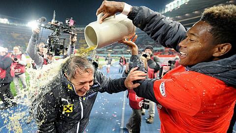 Freuen sich über die Qualifikation zur EM und die Auszeichnungen zum Trainer und Fußballer des Jahres: Marcel Koller und Bayerns David Alaba.