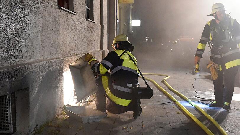 Die Feuerwehr rückte zu dem Einsatz in der Jahnstraße aus. Die Feuerwehr rückte zu dem Einsatz in der Jahnstraße aus.