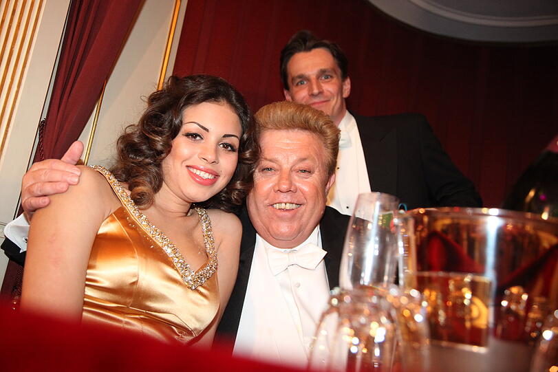 Sie war Richard "Mörtel" Lugners Aufputz für den Opernball: Karima el-Mahroug, genannt Ruby. Sehen Sie hier die Bilder von ihrem umstrittenen Auftritt in Wien.