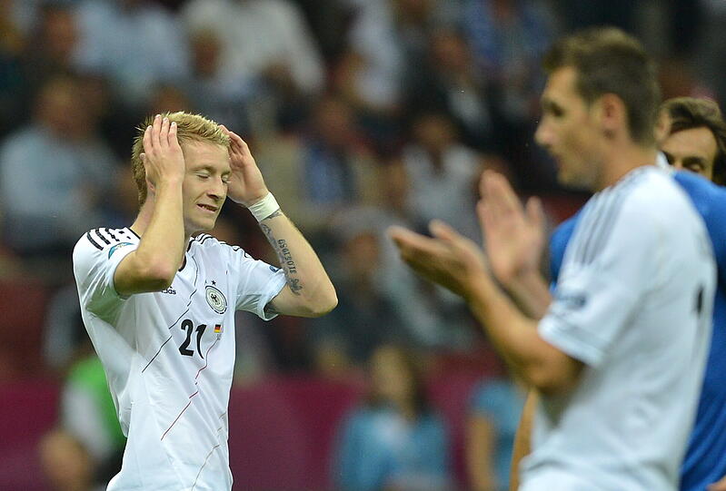 Nach der Pause bringt Jogi Löw Marco Reus und Miroslav Klose - und damit etwas mehr Schung ins deutsche Spiel.