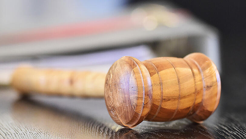 Der Anwältin wird vorgeworfen, die EInbruchsbeute ihres Mandanten verkauft zu haben. (Symbolbild) Der Anwältin wird vorgeworfen, die EInbruchsbeute ihres Mandanten verkauft zu haben. (Symbolbild)
