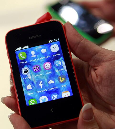 Hier zu sehen ist das neue Nokia ASHA 230. Es wurde beim Mobile World Congress in Barcelona vorgestellt.