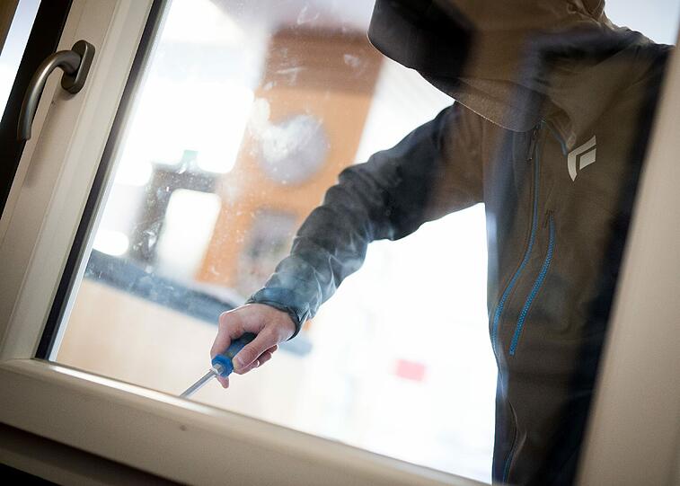Die Täter kletterten auf die Rückseite des Gebäudes und flexten dann den Safe auf.