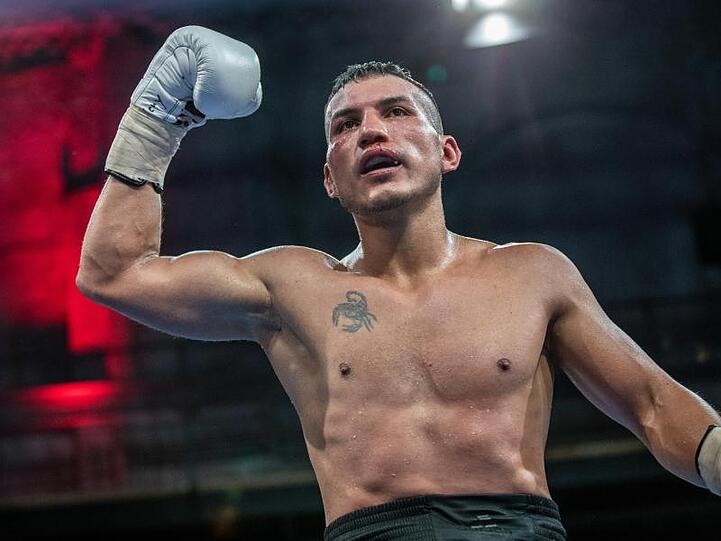 Profiboxer Jack Culcay bejubelt seinen Sieg und darf nun auf einen WM-Kampf hoffen.