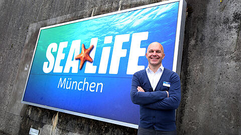 Patrick Verbaast, General Manager des Münchner Sealife. Trotz zweier Lockdowns kann er noch lachen. Dass ab Freitag wieder offen sein wird, hebt seine Laune.