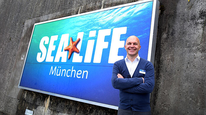 Patrick Verbaast, General Manager des Münchner Sealife. Trotz zweier Lockdowns kann er noch lachen. Dass ab Freitag wieder offen sein wird, hebt seine Laune.