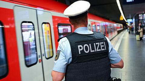 Mehr Sicherheitskräfte an Münchner U- und S-Bahnhöfen wünscht sich die CSU. Sie sollen für mehr Sicherheit sorgen.