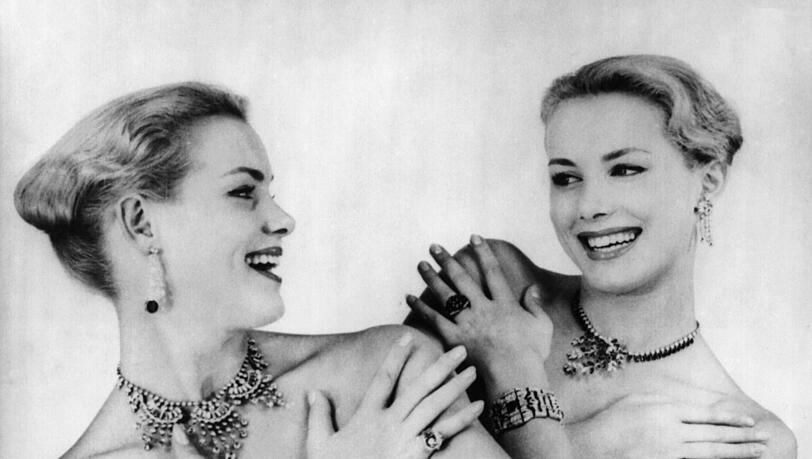 Verführerisch, wie man sie kannte und liebte: Alice und Ellen Kessler auf einem Foto, das im Jahr 1956 entstand, als die Schwestern im Pariser Lido tanzten. Verführerisch, wie man sie kannte und liebte: Alice und Ellen Kessler auf einem Foto, das im Jahr 1956 entstand, als die Schwestern im Pariser Lido tanzten.