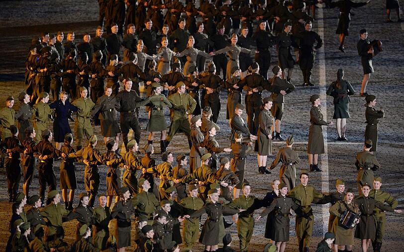 Zum 70. Jahrestag des Sieges der Sowjetunion über Hitlerdeutschland nahm Kremlchef Wladimir Putin die pompöse Waffenschau ab.