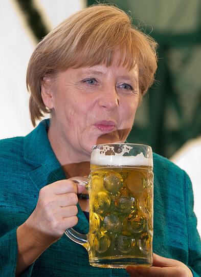 Bundeskanzlerin Angela Merkel (CDU) auf dem Truderinger Volksfest in München &ndash; die Bilder.