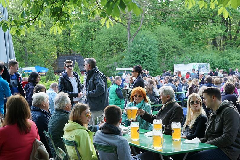 Ostern 2014 in München: AZ-Fotograf Daniel von Loeper hat am Wochenende die Biergärten, die Isar, den Tierpark und den Englischen Garten besucht und tolle Fotos gemacht. So schön war das Osterwochenende...