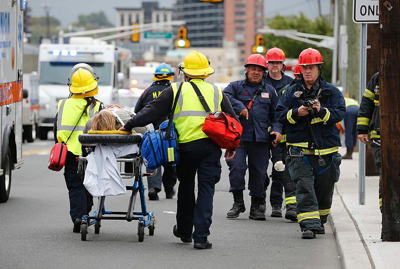 Dutzende Menschen wurden bei dem Zugunglück verletzt.