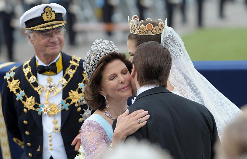 Stolze Brautmutter: Königin Silvia bei der Hochzeit von Kronprinzessin Victoria 2010.