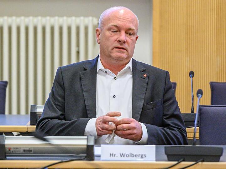 Joachim Wolbergs, suspendierter Oberbürgermeister von Regensburg, im Verhandlungssaal im Landgericht. Foto: Armin Weigel/dpa/Archivbild