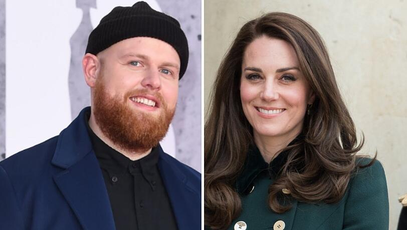 Herzogin Kate begleitete Tom Walker bei einem TV-Weihnachtsgottesdienst 2021 am Klavier.