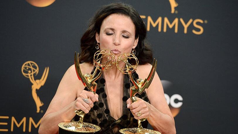 TV-Stars wie hier Julia Louis-Dreyfus müssen noch bis Januar auf die Emmys warten.